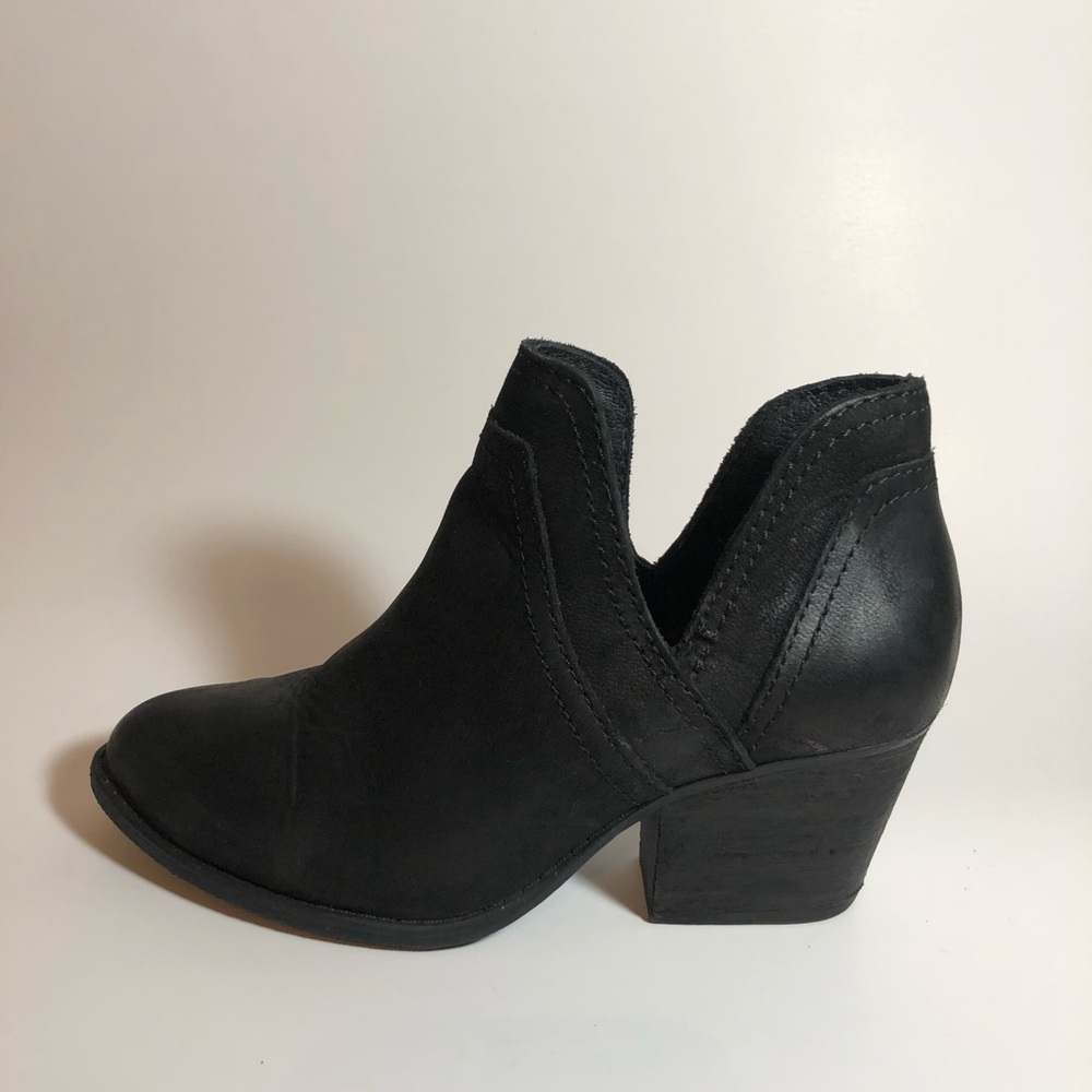 Steve Madden Cut Out Ankle Booties Sz 6